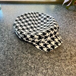 Black and White Houndstooth Newsboy Cap
